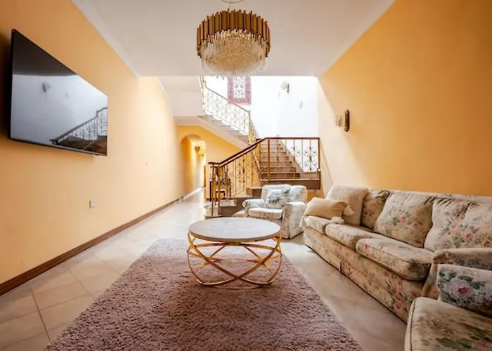Santa Rita Of Victoria Majestic Townhouse