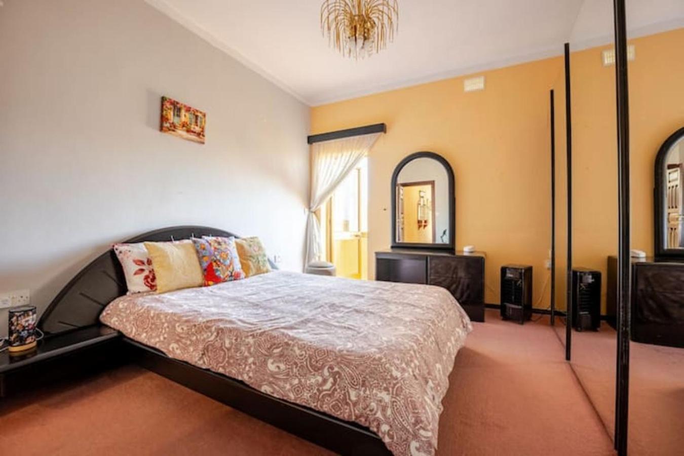Santa Rita Of Majestic Townhouse * Victoria